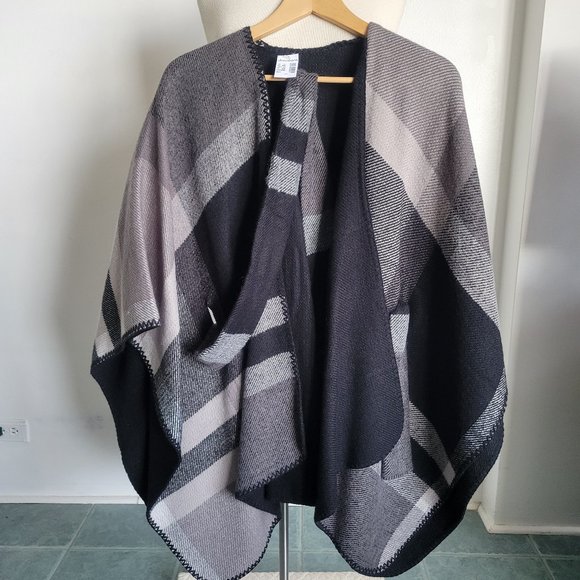 Accessories - Reversible Belted Wrap 2 colors, black/grey-beige/grey -  One Size